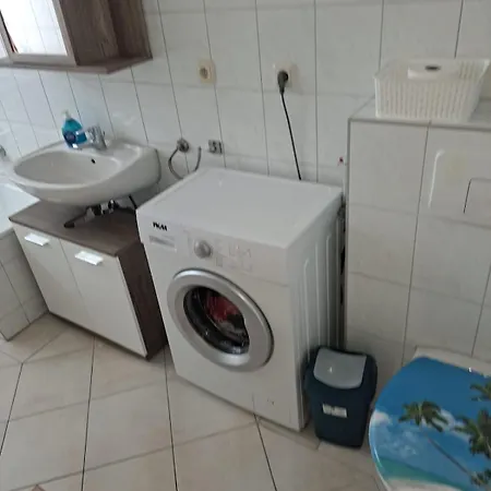 Stellas Monteurwohnungen דירה